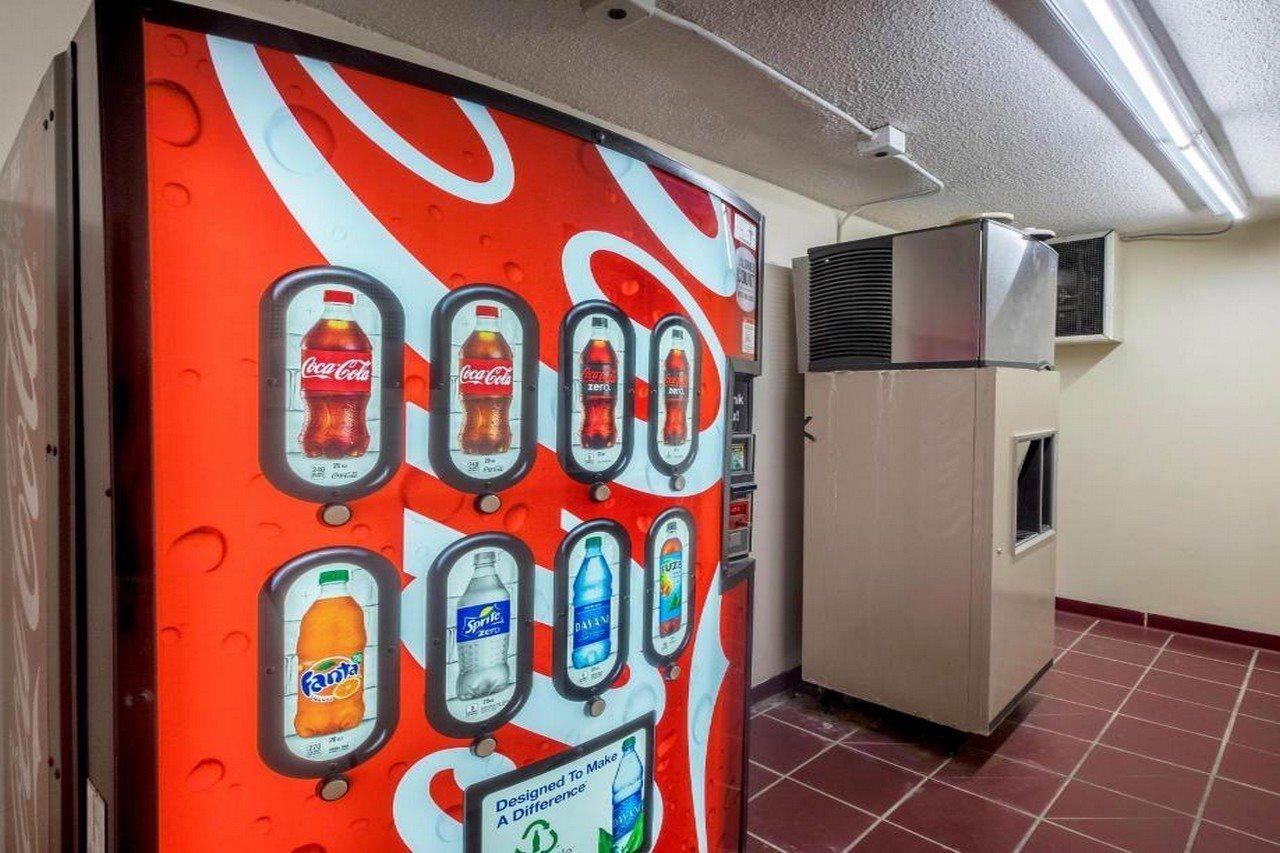 Red Roof Inn & Suites Уитвил Екстериор снимка