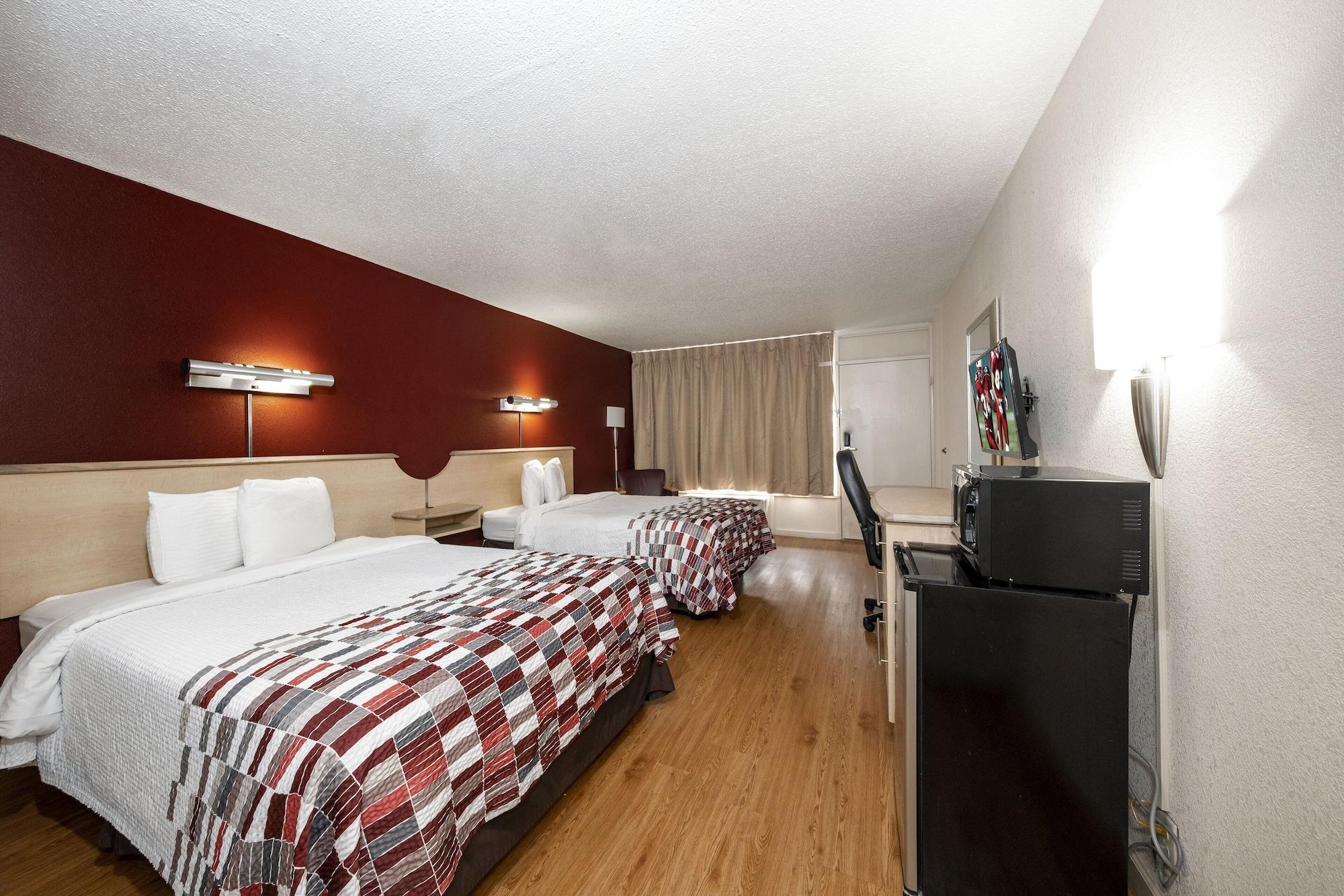 Red Roof Inn & Suites Уитвил Екстериор снимка