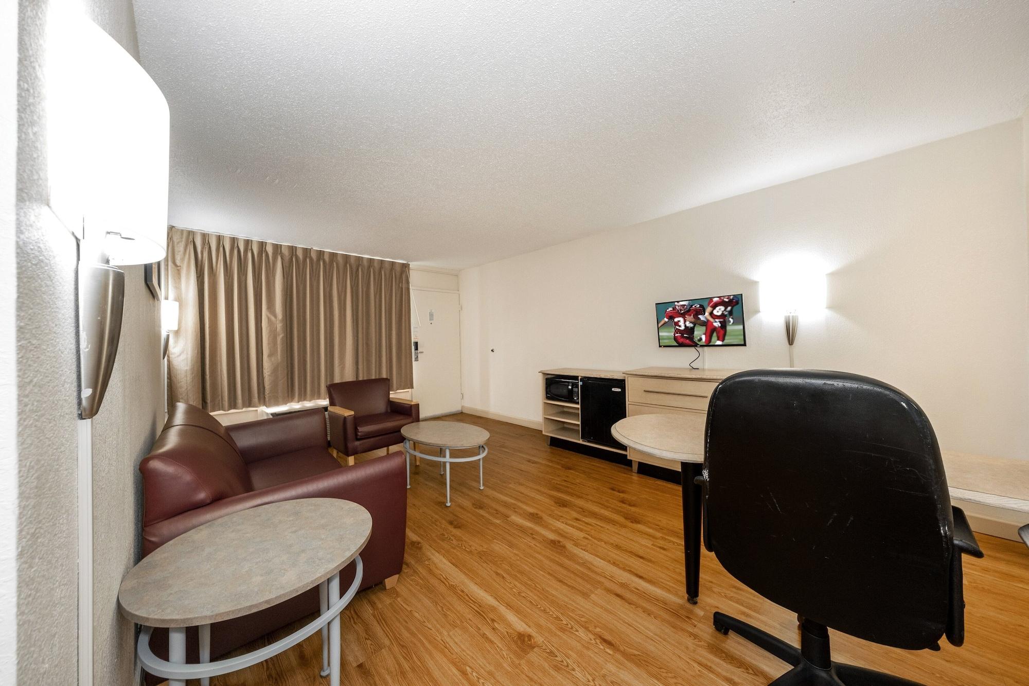 Red Roof Inn & Suites Уитвил Екстериор снимка