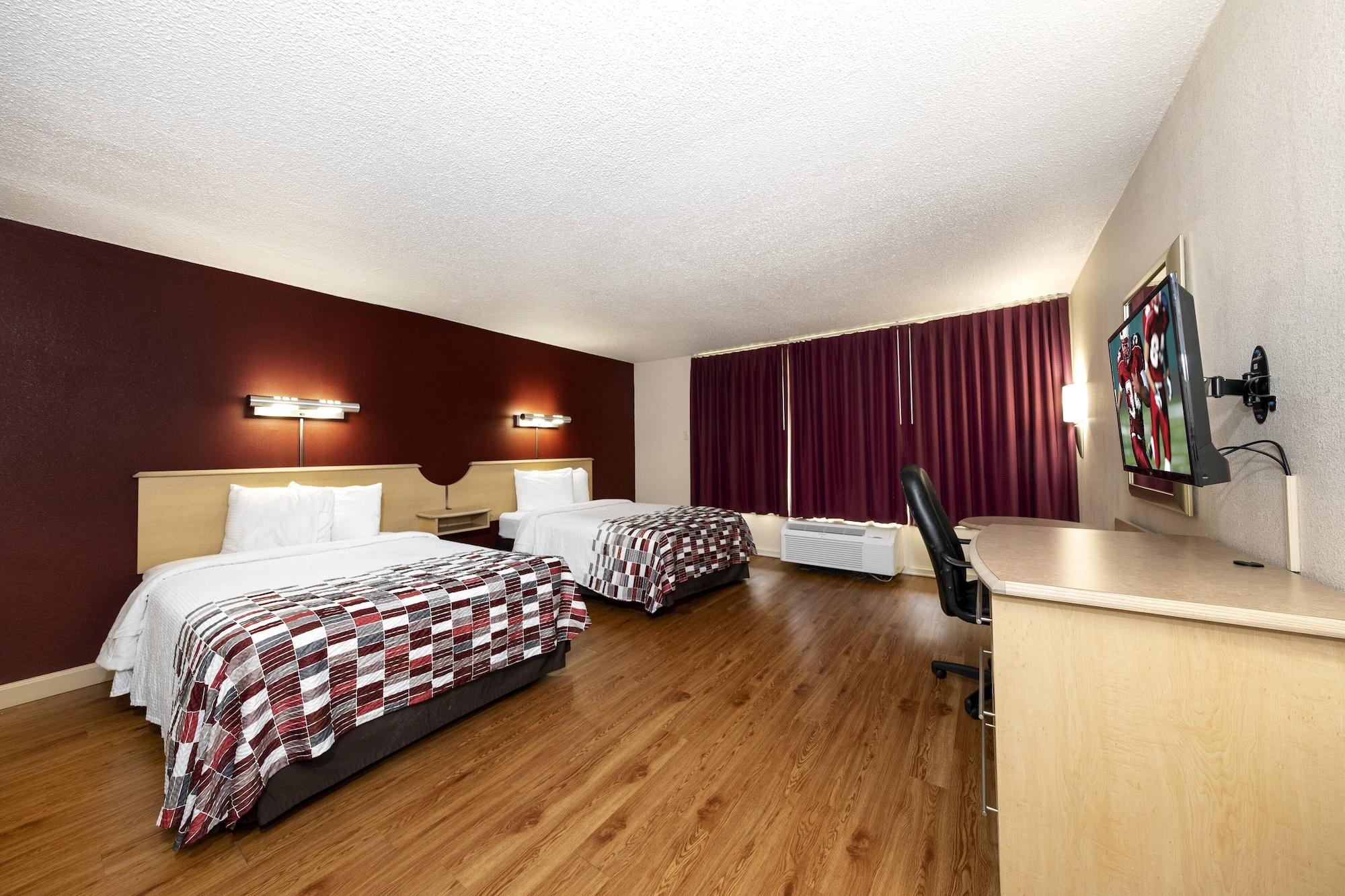 Red Roof Inn & Suites Уитвил Екстериор снимка