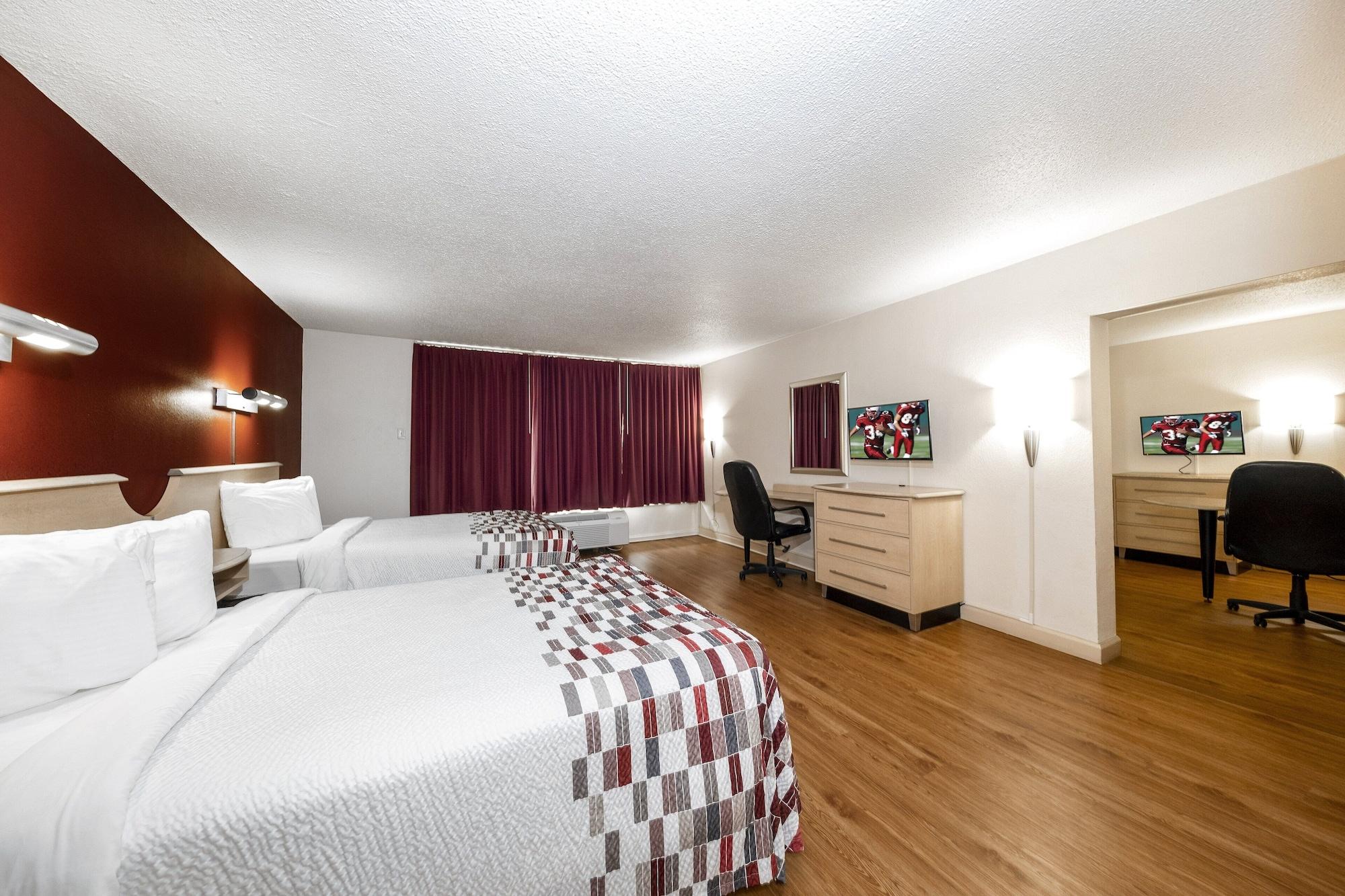 Red Roof Inn & Suites Уитвил Екстериор снимка