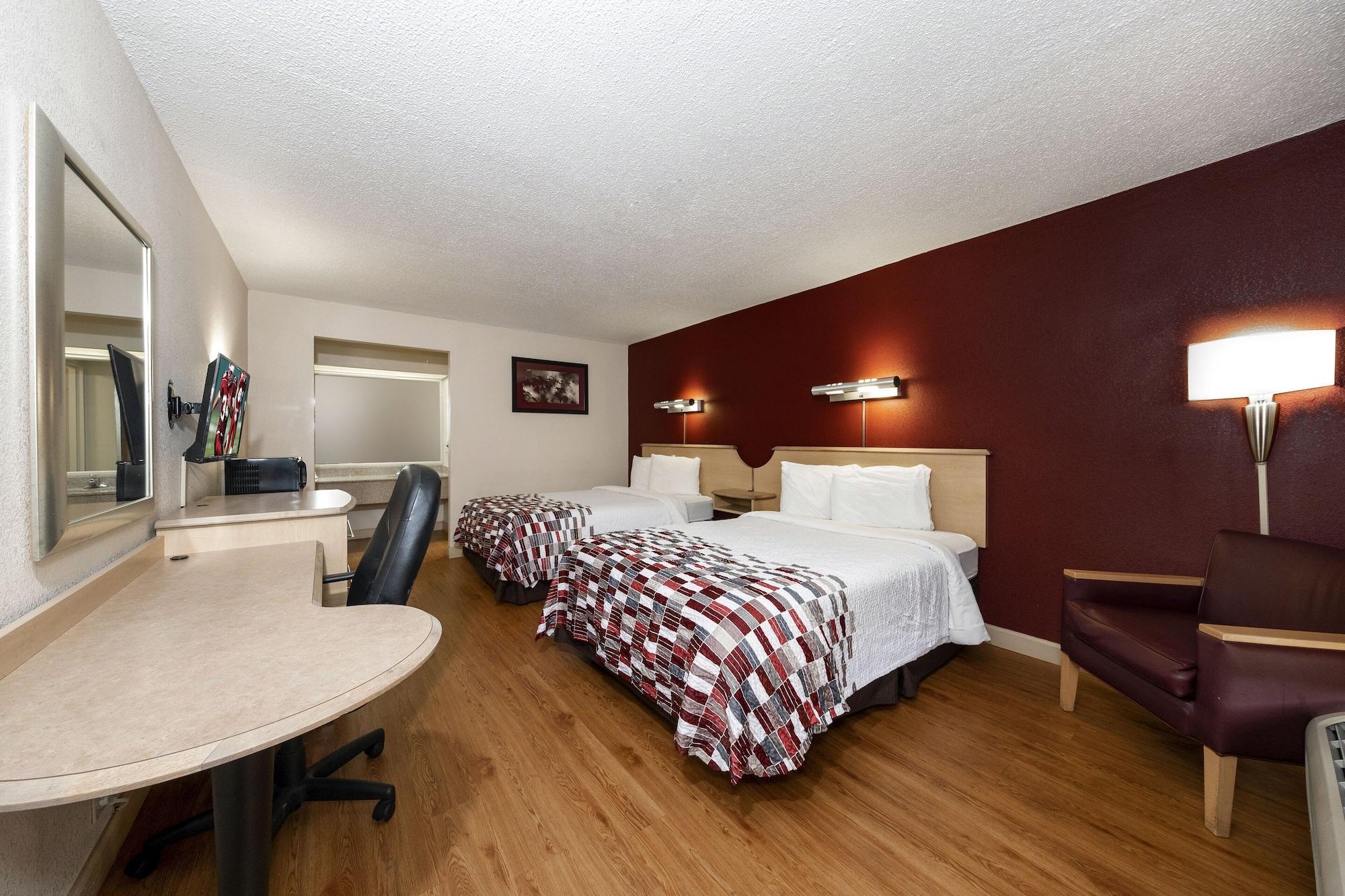 Red Roof Inn & Suites Уитвил Екстериор снимка