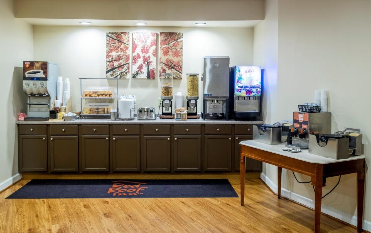 Red Roof Inn & Suites Уитвил Екстериор снимка