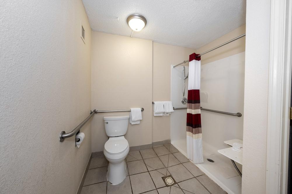 Red Roof Inn & Suites Уитвил Екстериор снимка
