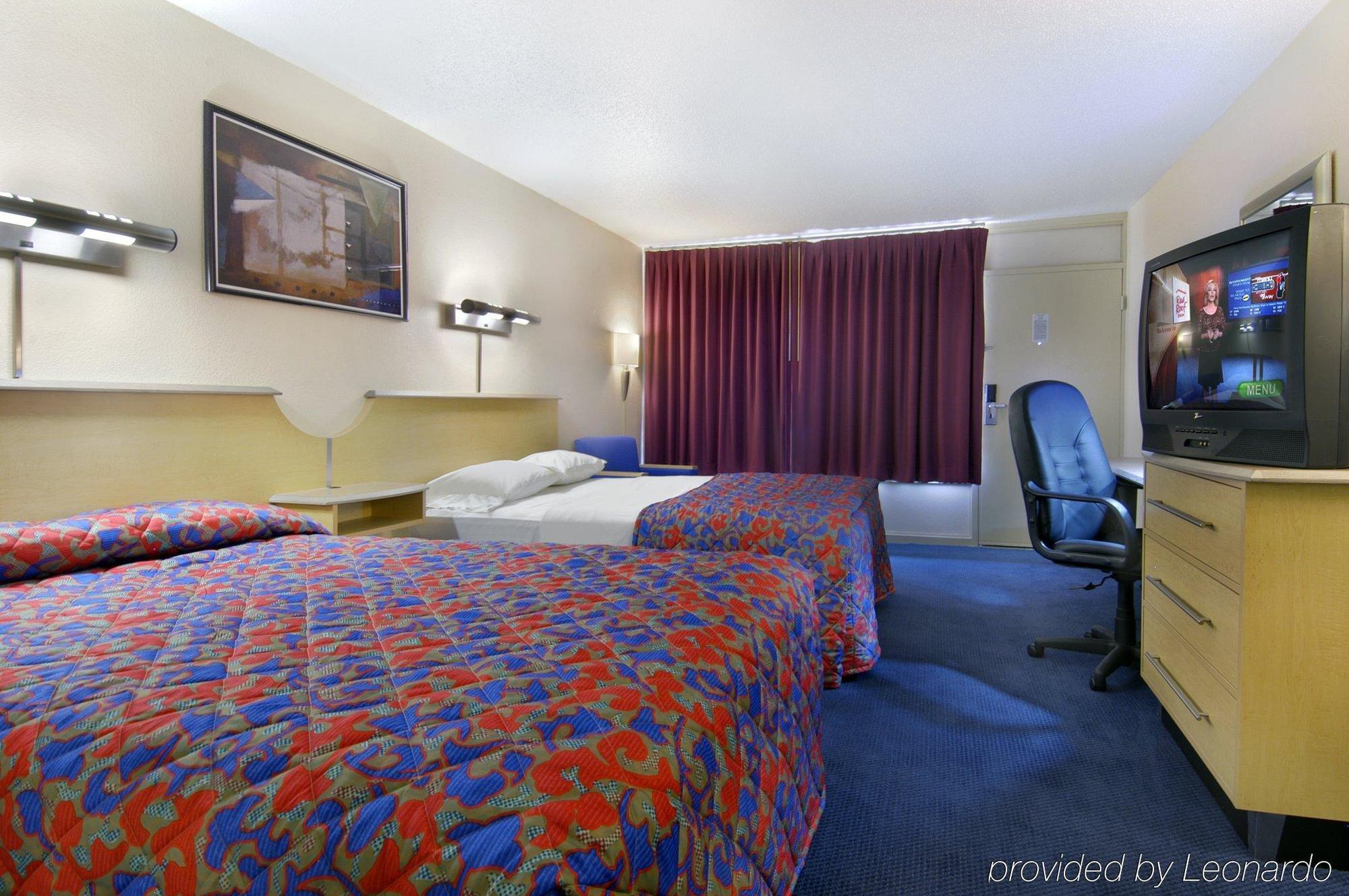 Red Roof Inn & Suites Уитвил Стая снимка