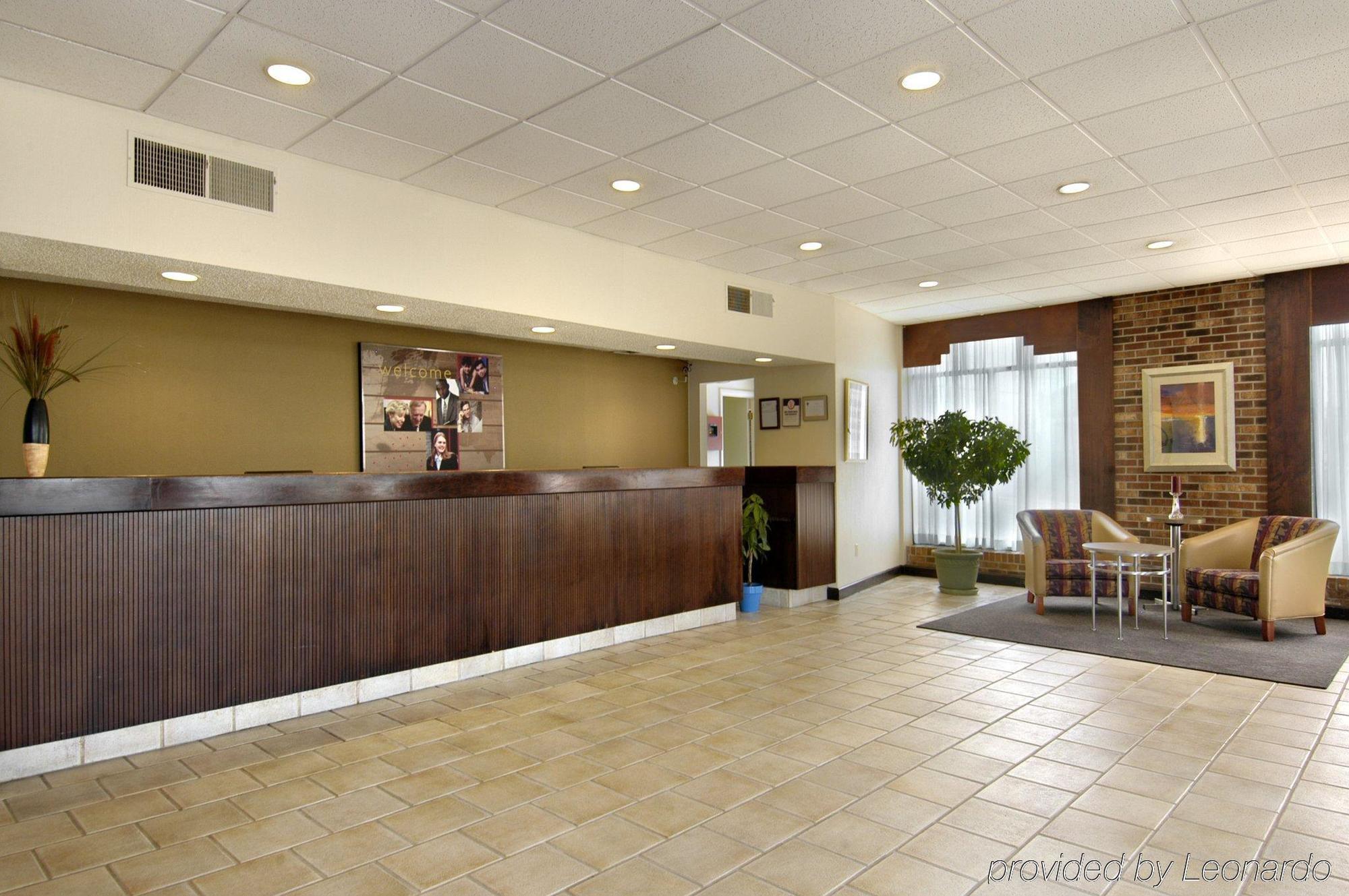 Red Roof Inn & Suites Уитвил Интериор снимка