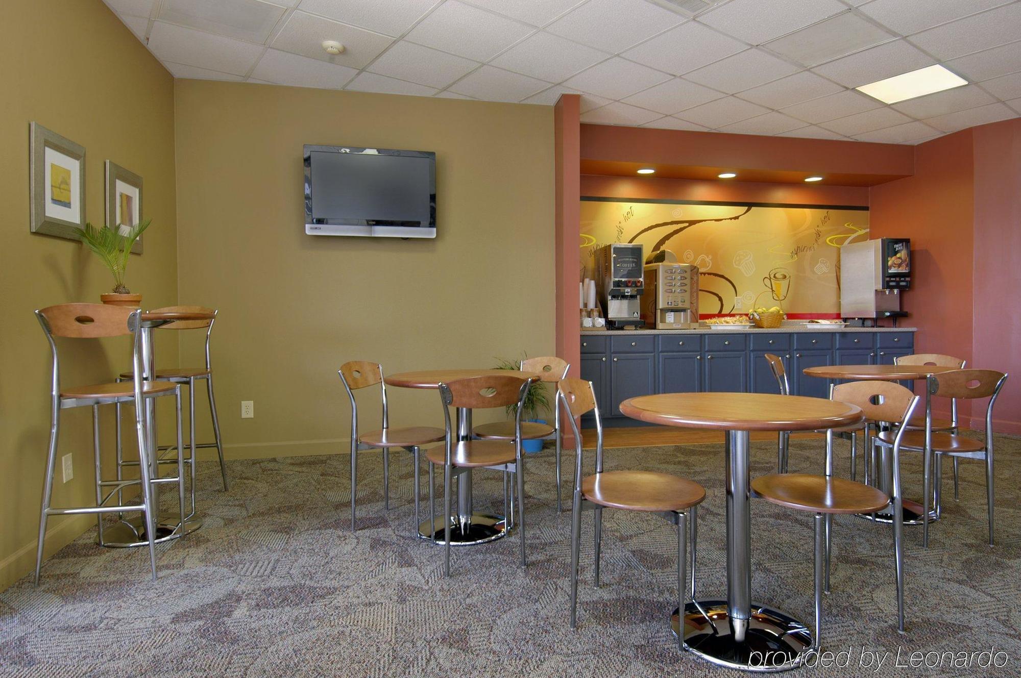 Red Roof Inn & Suites Уитвил Ресторант снимка