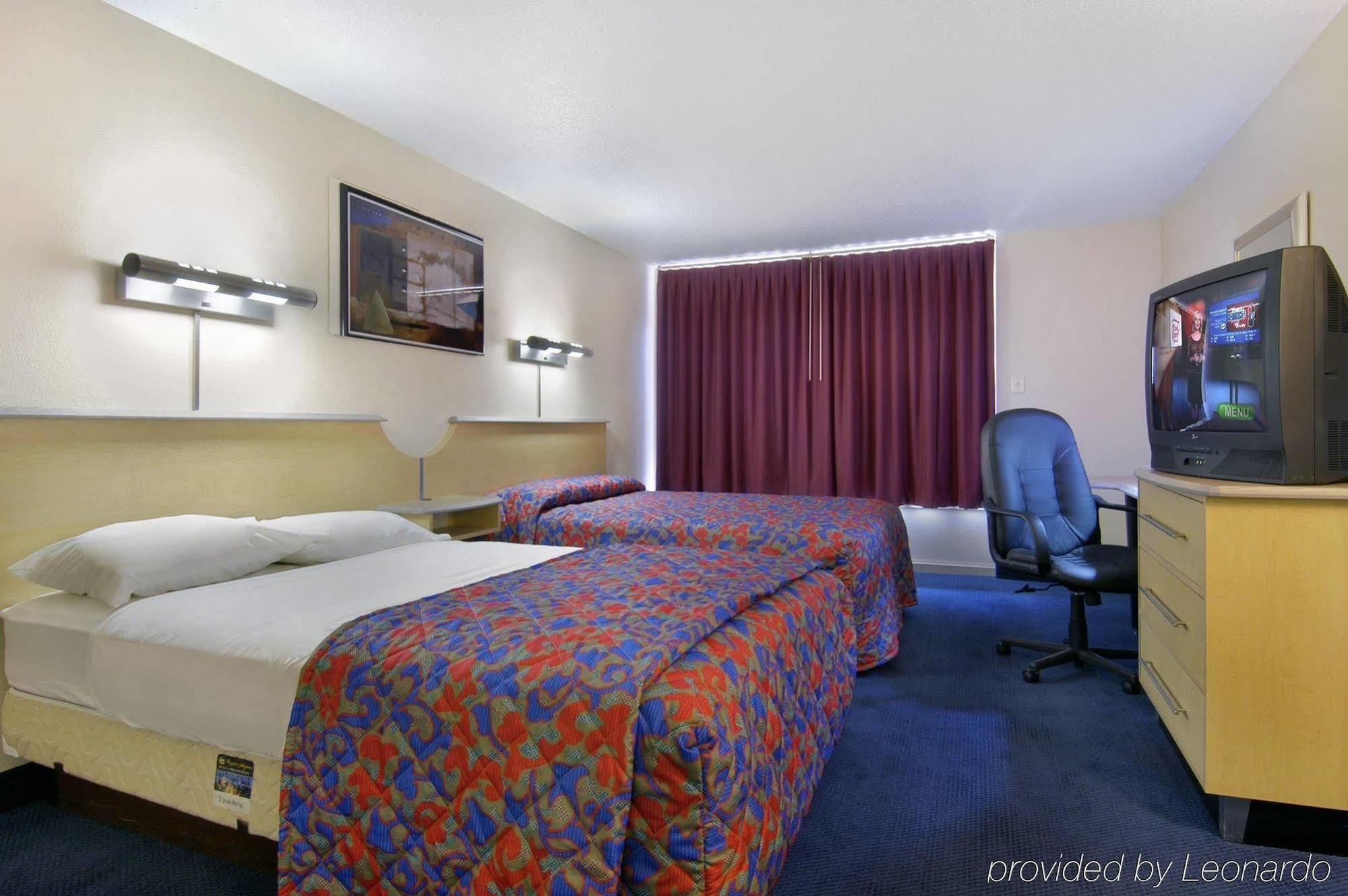 Red Roof Inn & Suites Уитвил Екстериор снимка